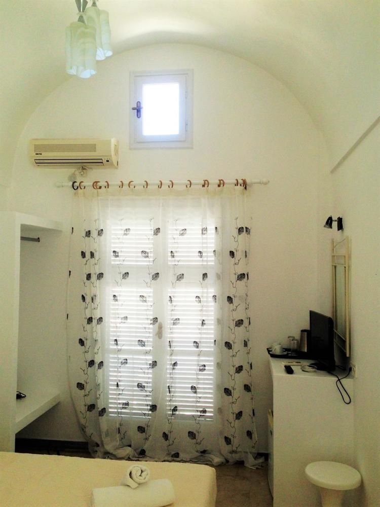Join Us Low Cost Rooms Kamari  Exterior photo