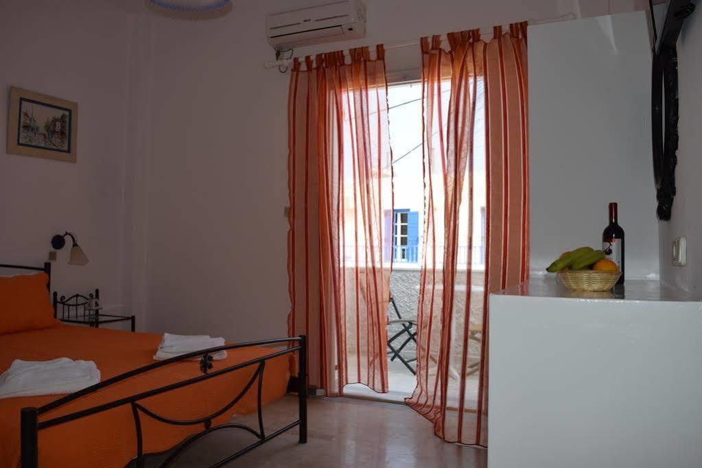 Join Us Low Cost Rooms Kamari  Exterior photo