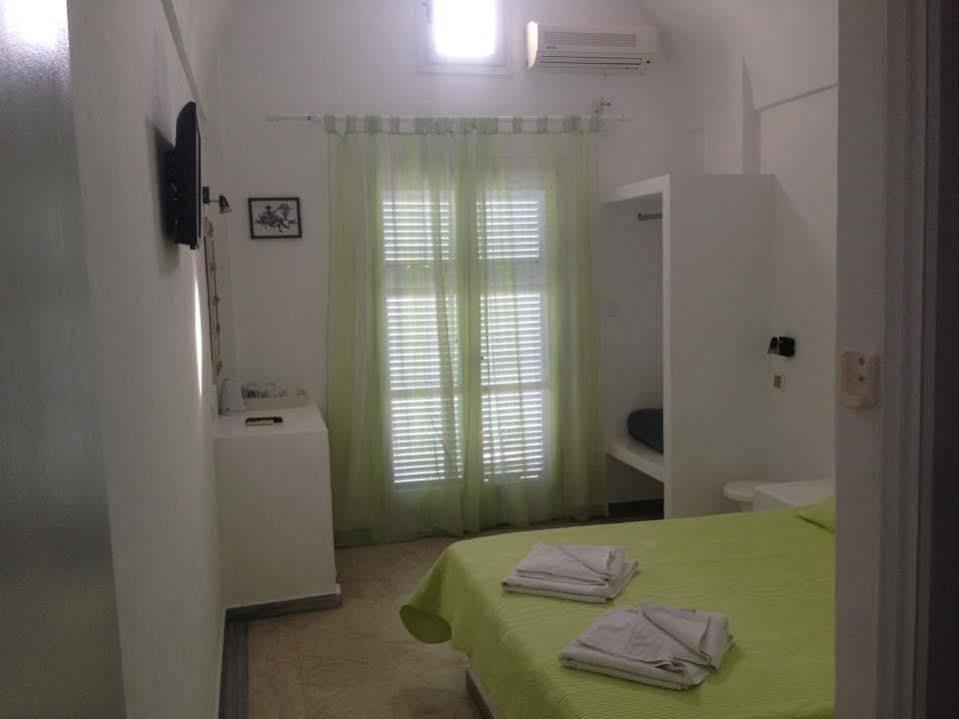 Join Us Low Cost Rooms Kamari  Exterior photo