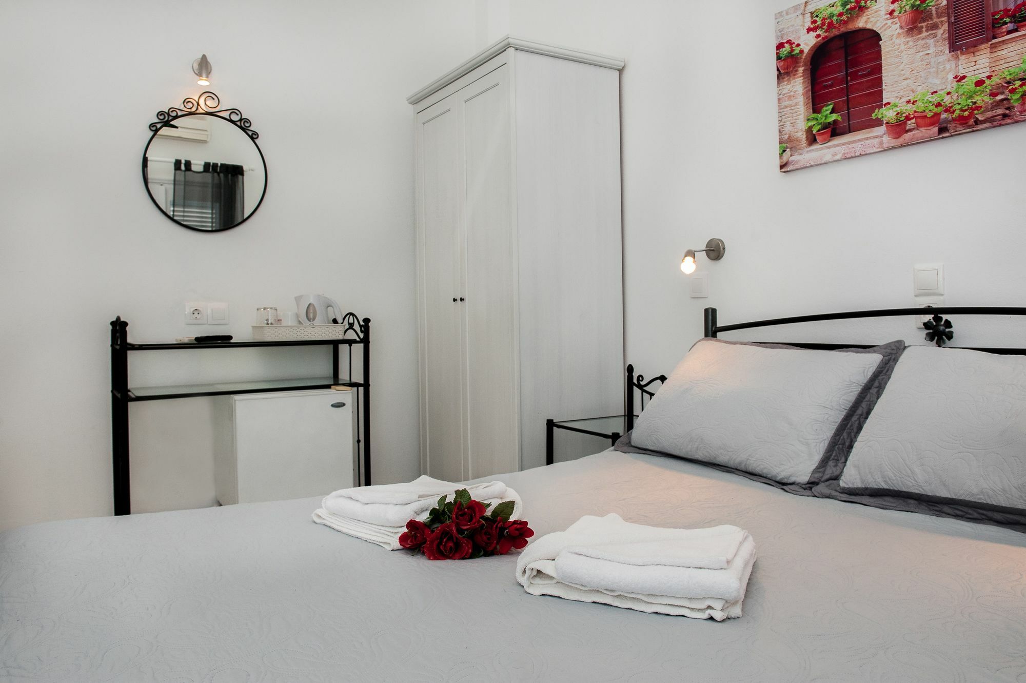 Join Us Low Cost Rooms Kamari  Exterior photo