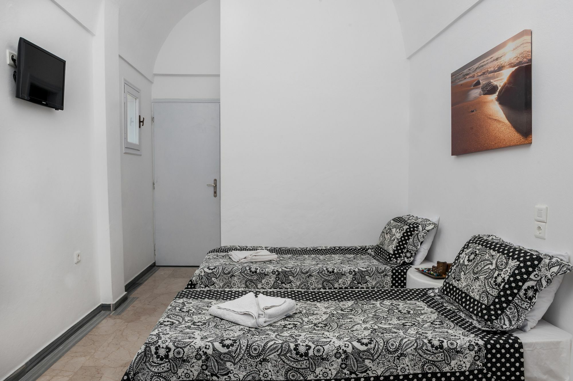Join Us Low Cost Rooms Kamari  Exterior photo